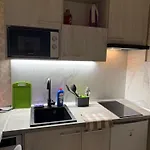 біля оперного театру 3 *