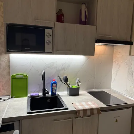 біля оперного театру 3 *