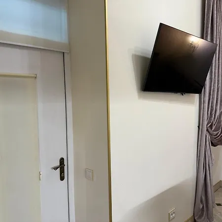 біля оперного театру 3 Apartment
