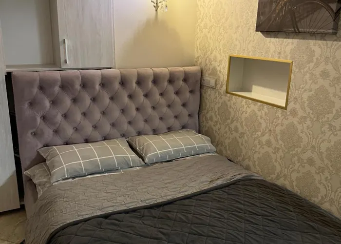 شقة біля оперного театру 3 *