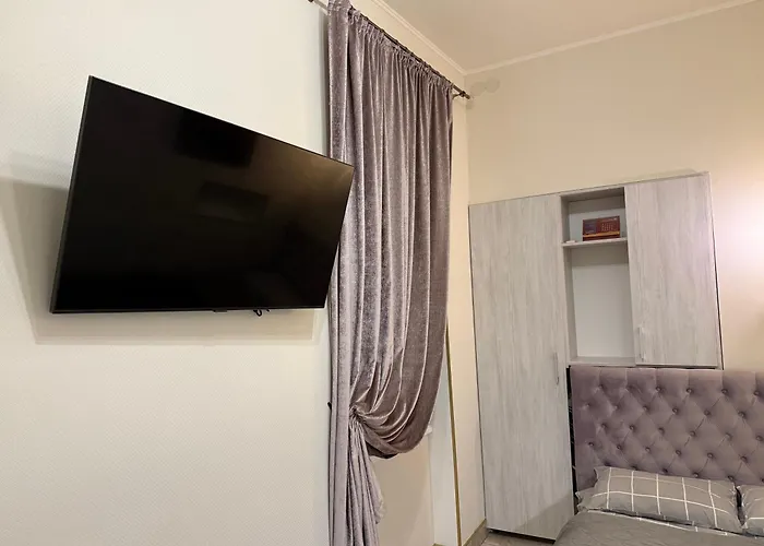 біля оперного театру 3 *